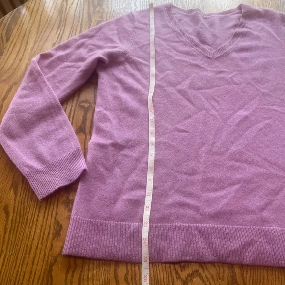 LAST CALL Women’s Soft Pink Cashmere V-Neck Sweater sz L - Picture 3 of 6